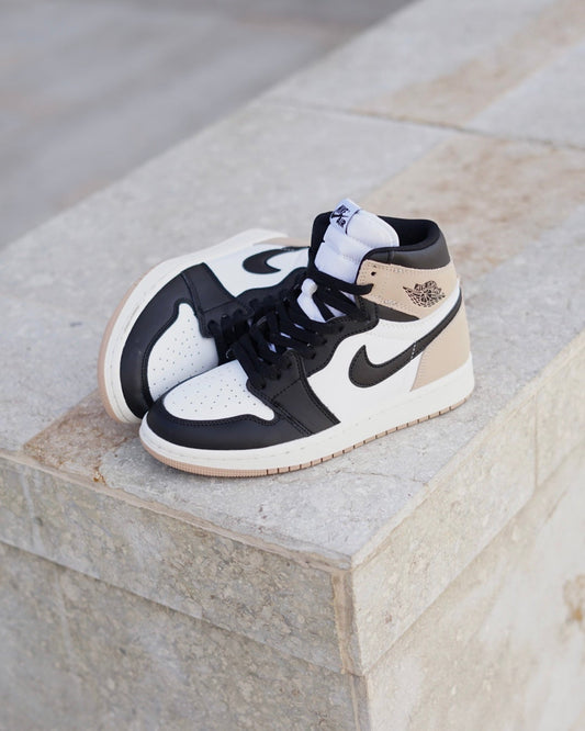 Jordan R1 negra beige