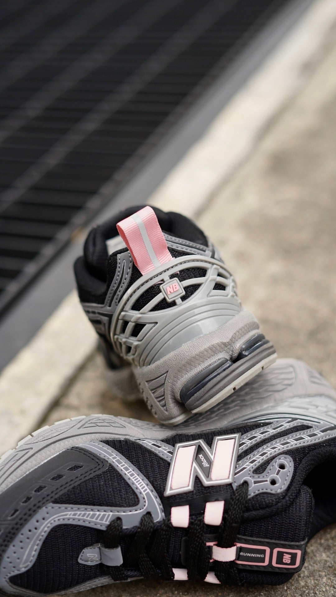 New Balance 1906R Black/Pink