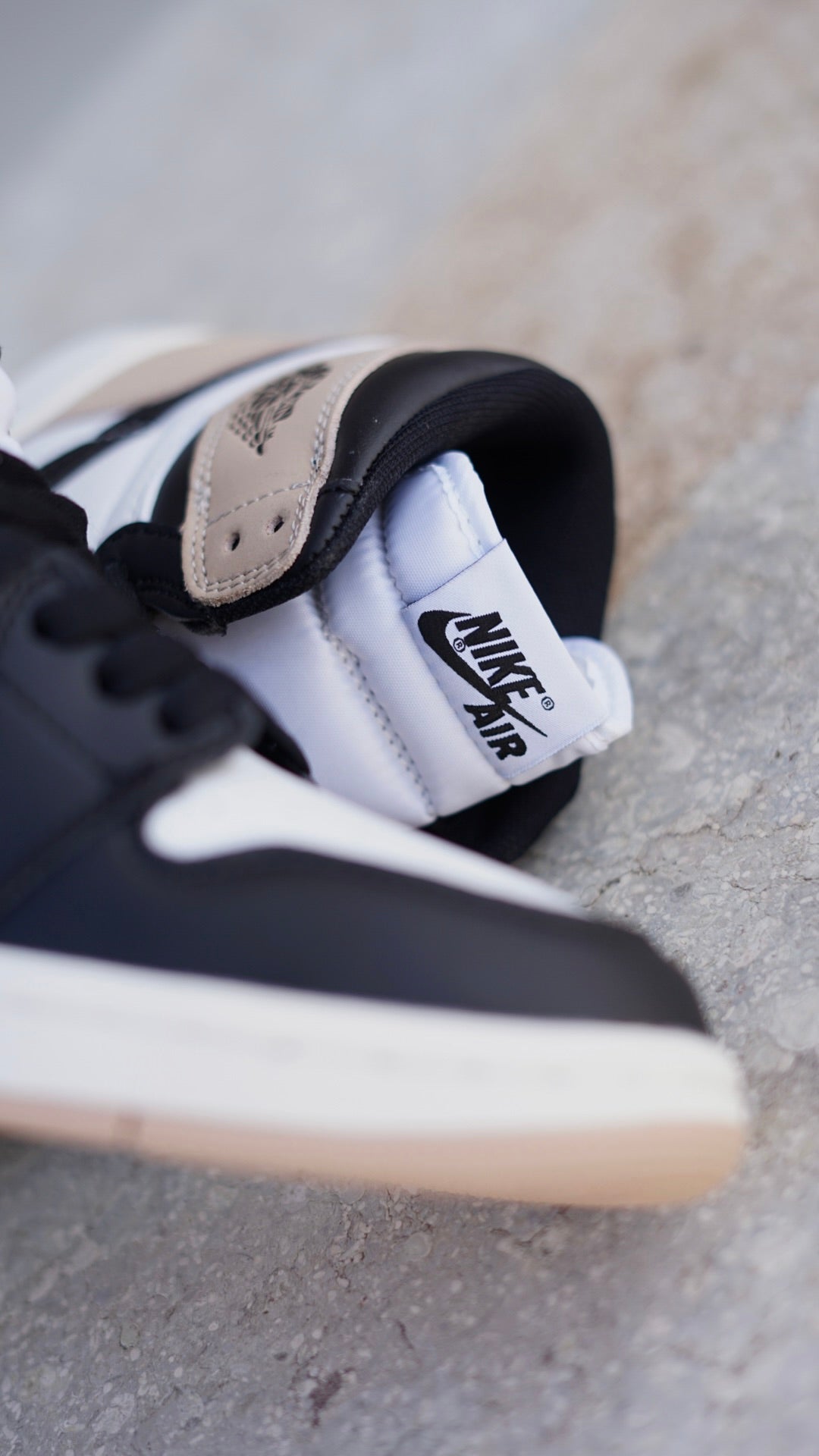 Jordan R1 negra beige