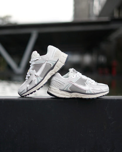 Zoom Vomero 5 Plateado