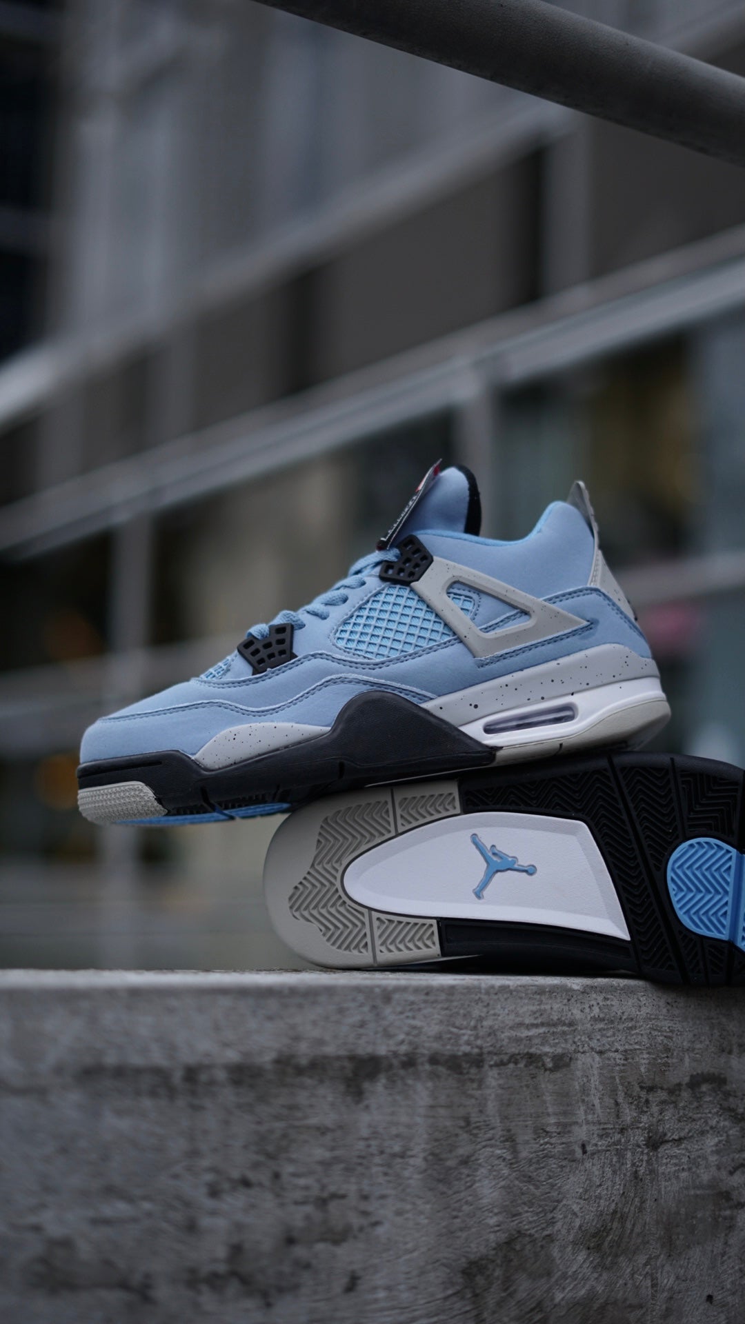 Air Jordan 4 Retro "University Blue"