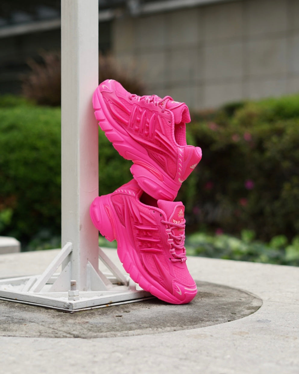 Adidas x pharell jelly fish rosada