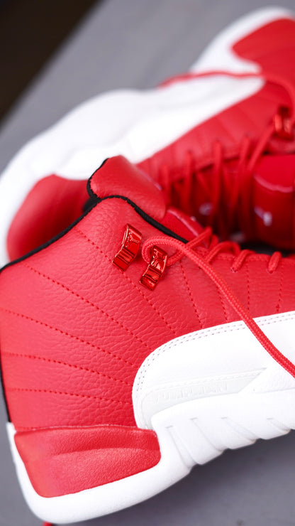 Jordan R11 roja blanca