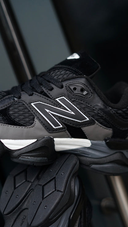 New Balance 9060 Negra