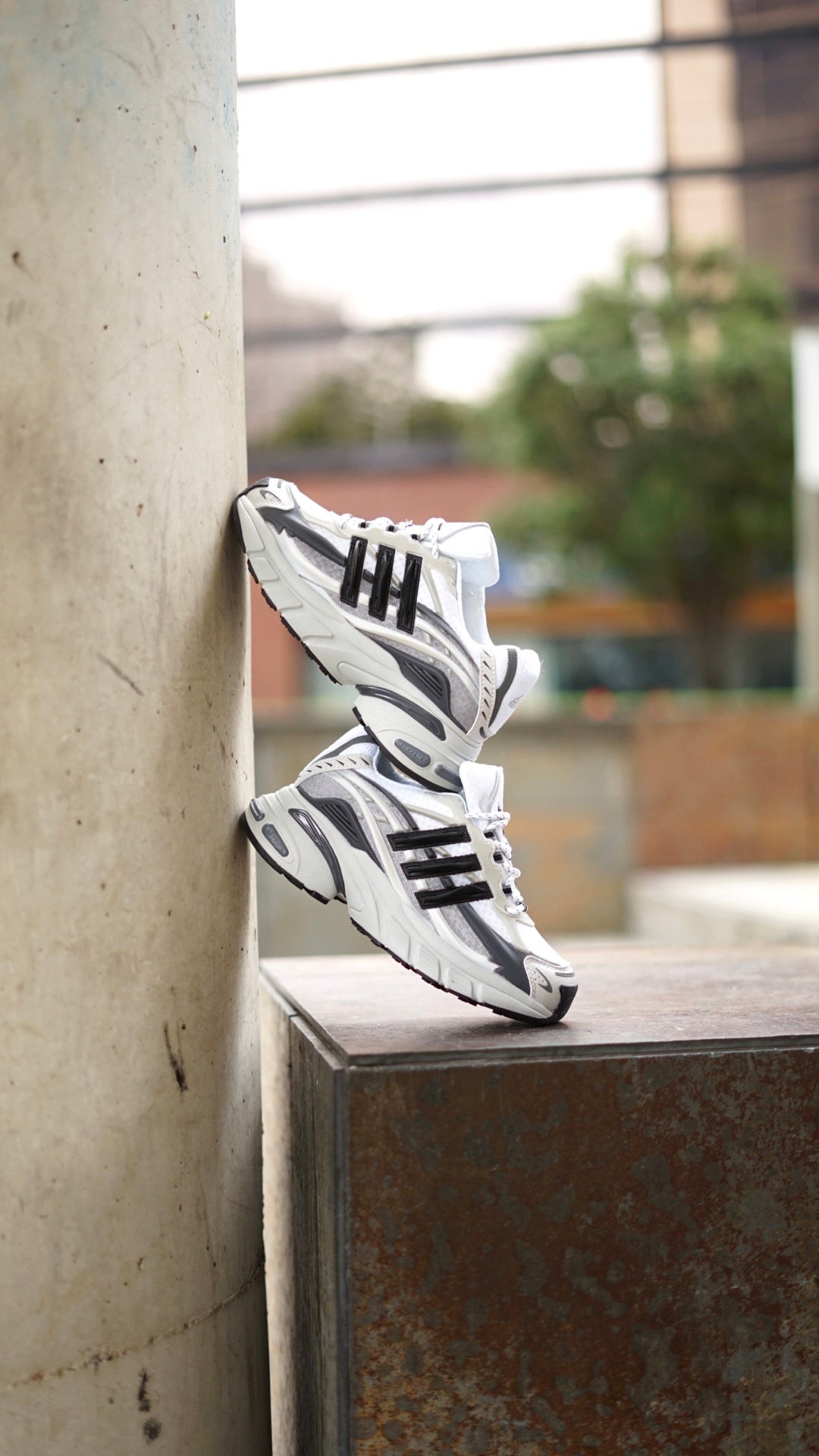 Adidas jellyfisch blanca gris