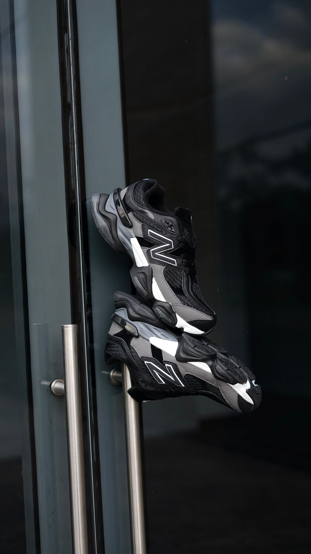 New Balance 9060 Negra