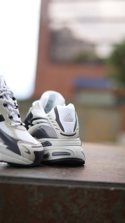 Adidas jellyfisch blanca gris