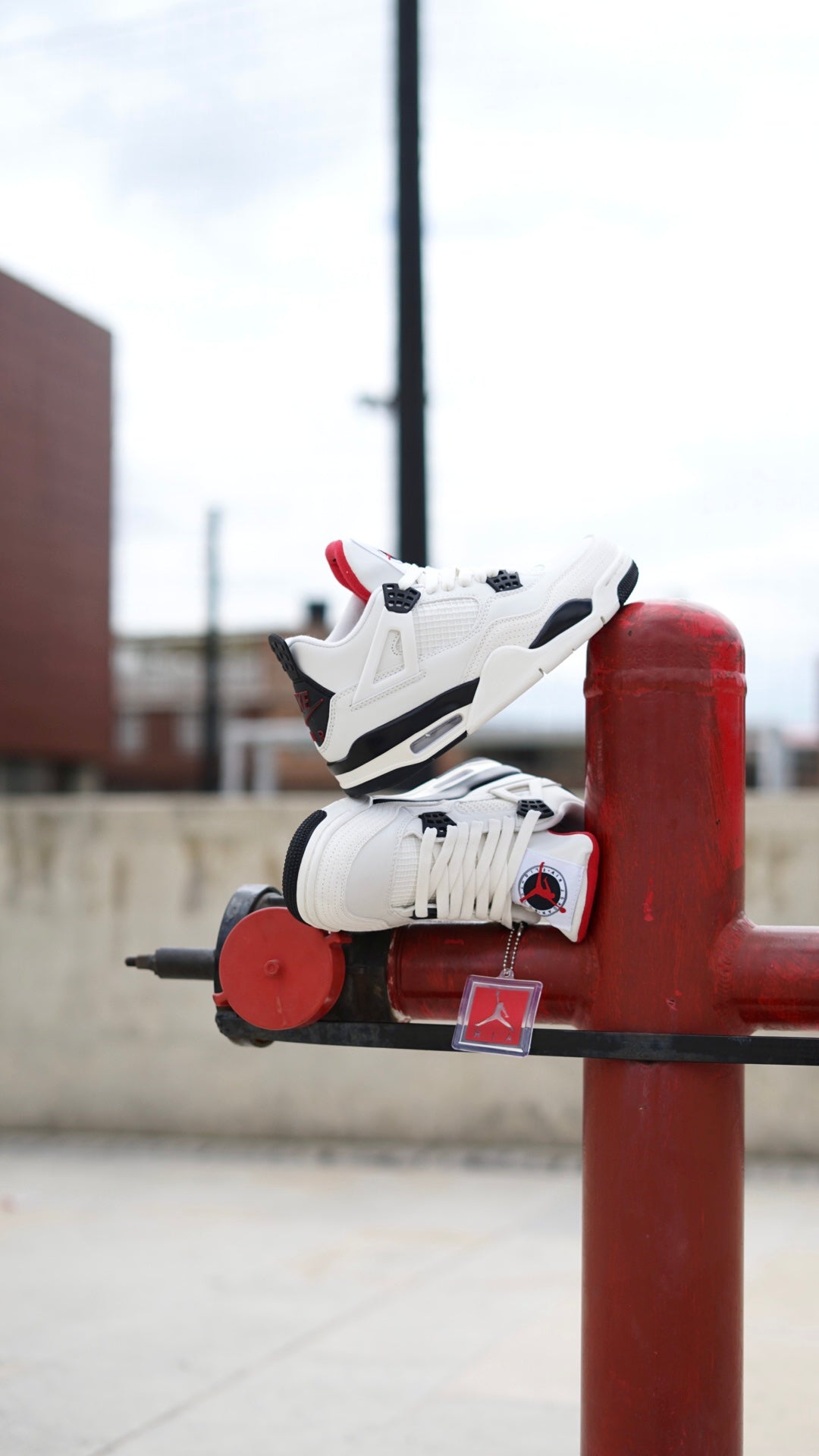 Jordan R4 blanca roja