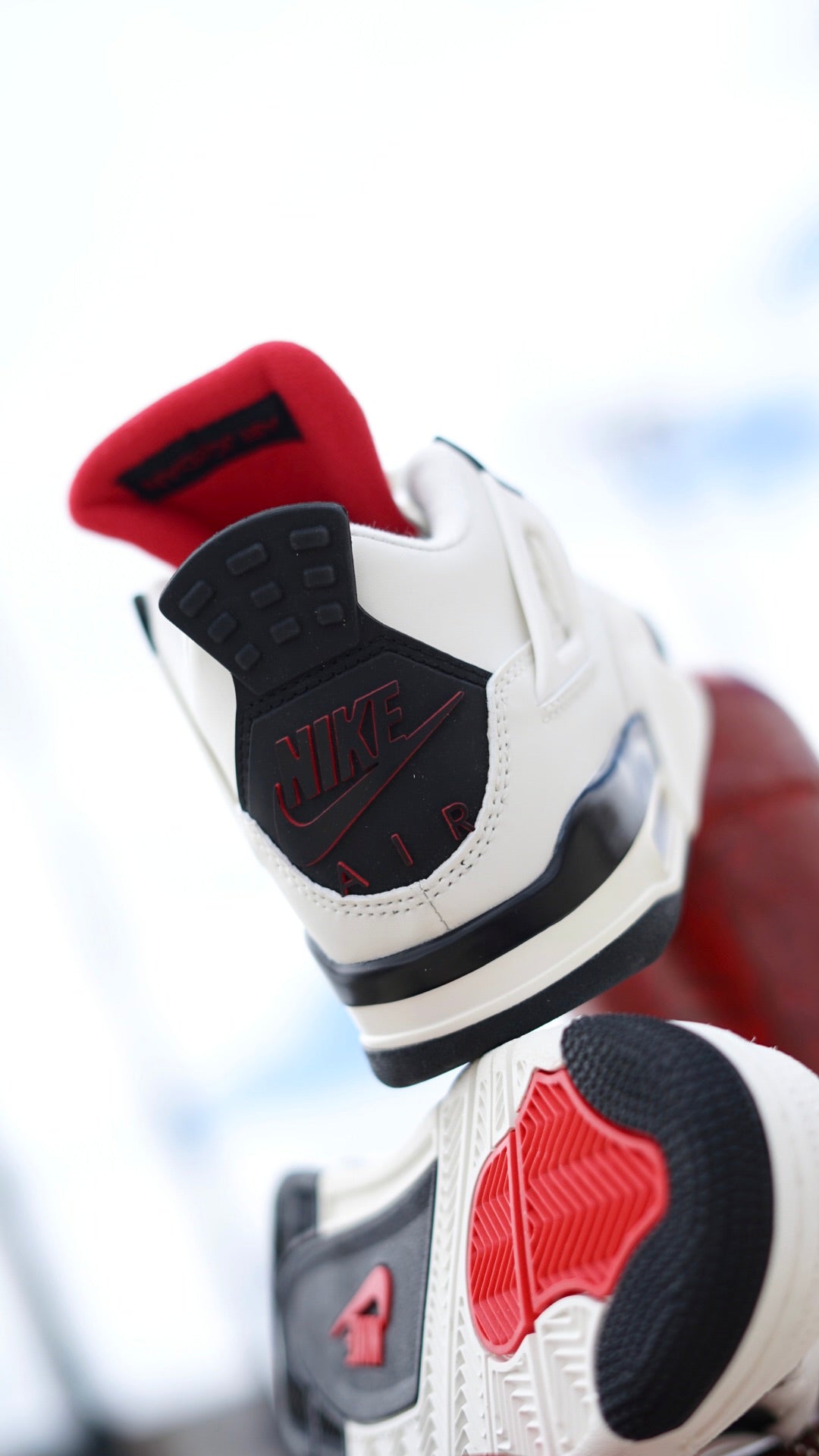 Jordan R4 blanca roja