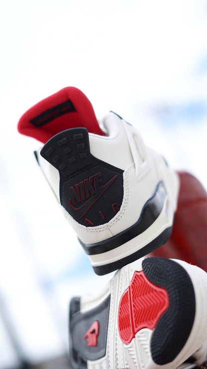 Jordan R4 blanca roja