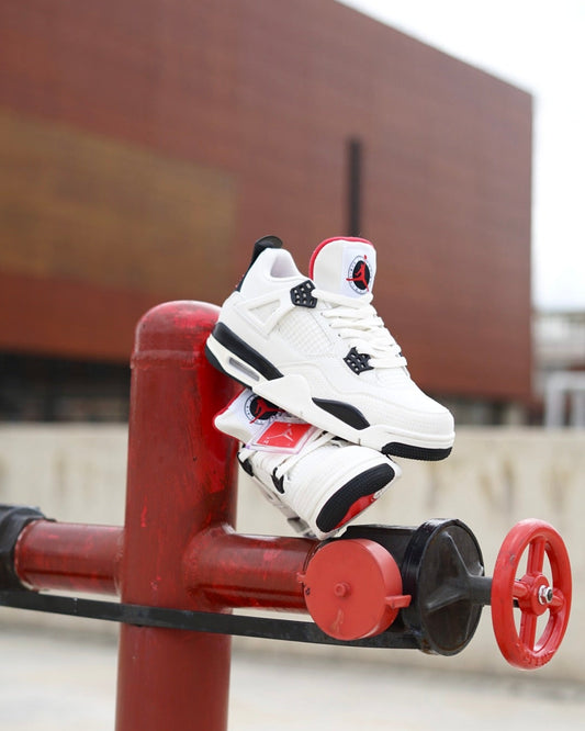 Jordan R4 blanca roja