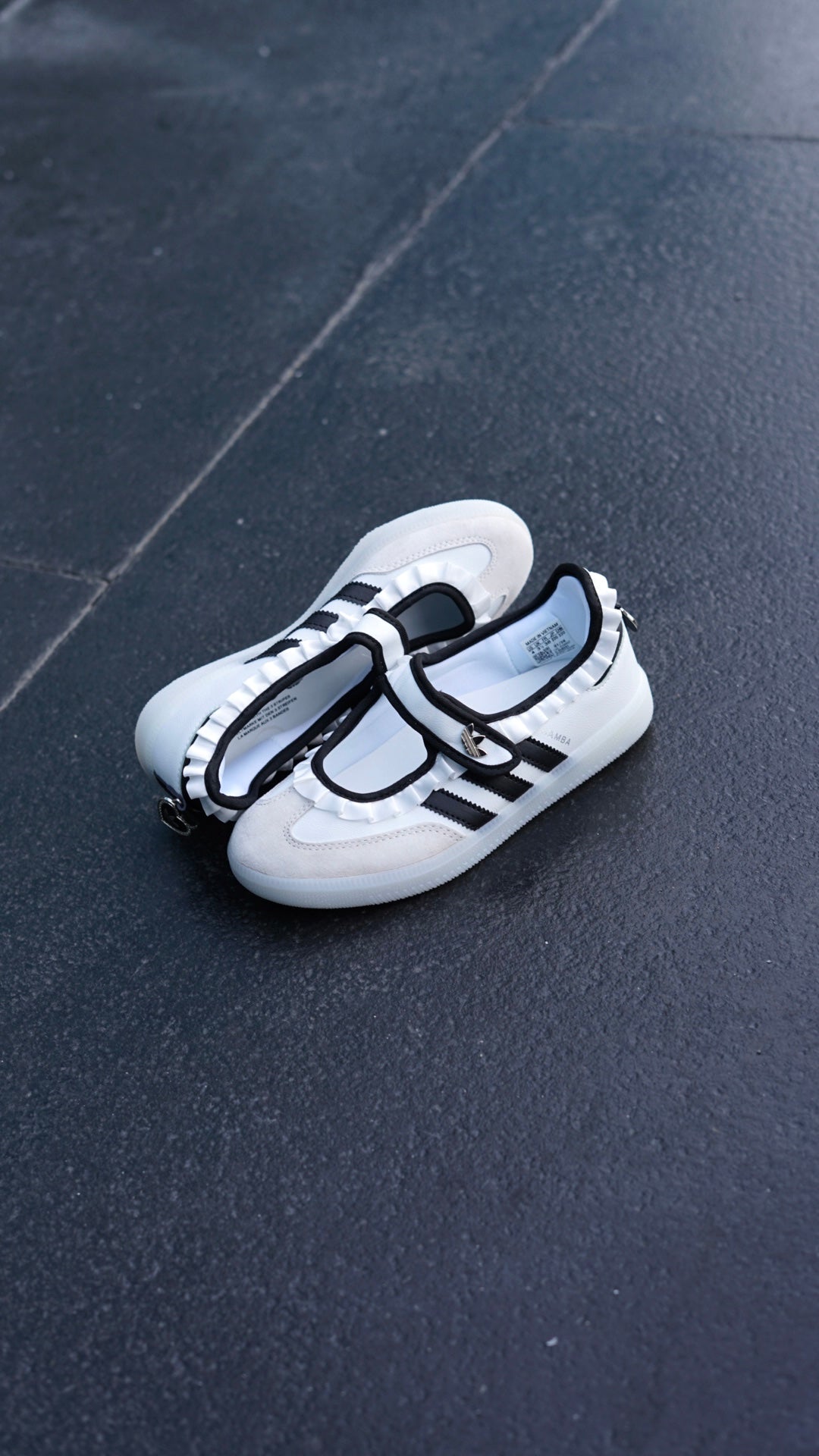Adidas Ballerina blanca negra