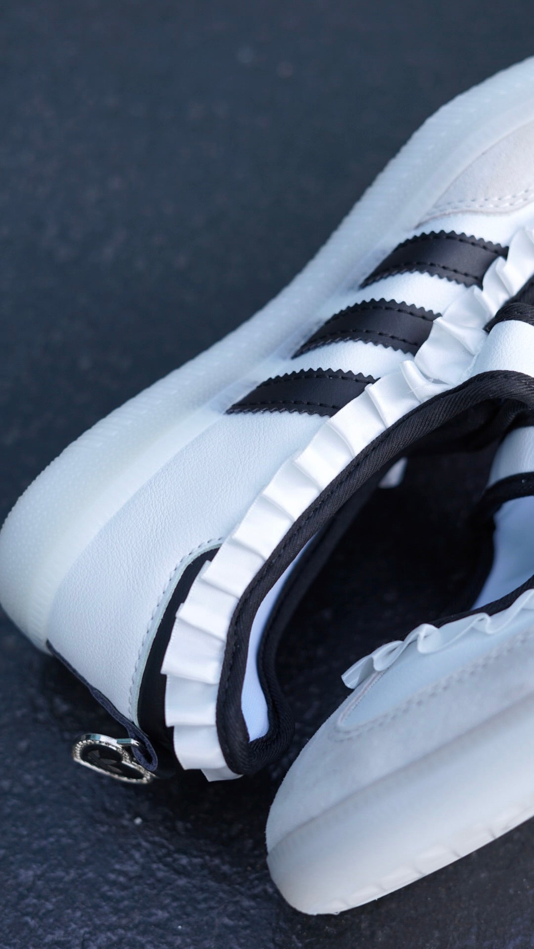 Adidas Ballerina blanca negra