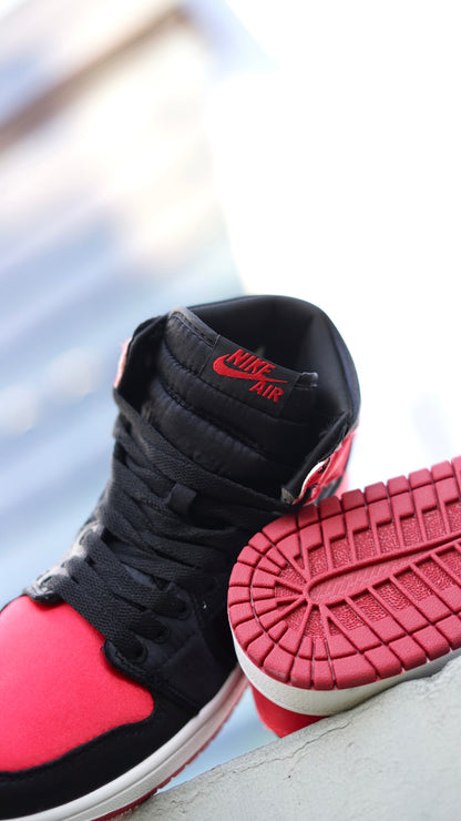 Jordan R1 satinada