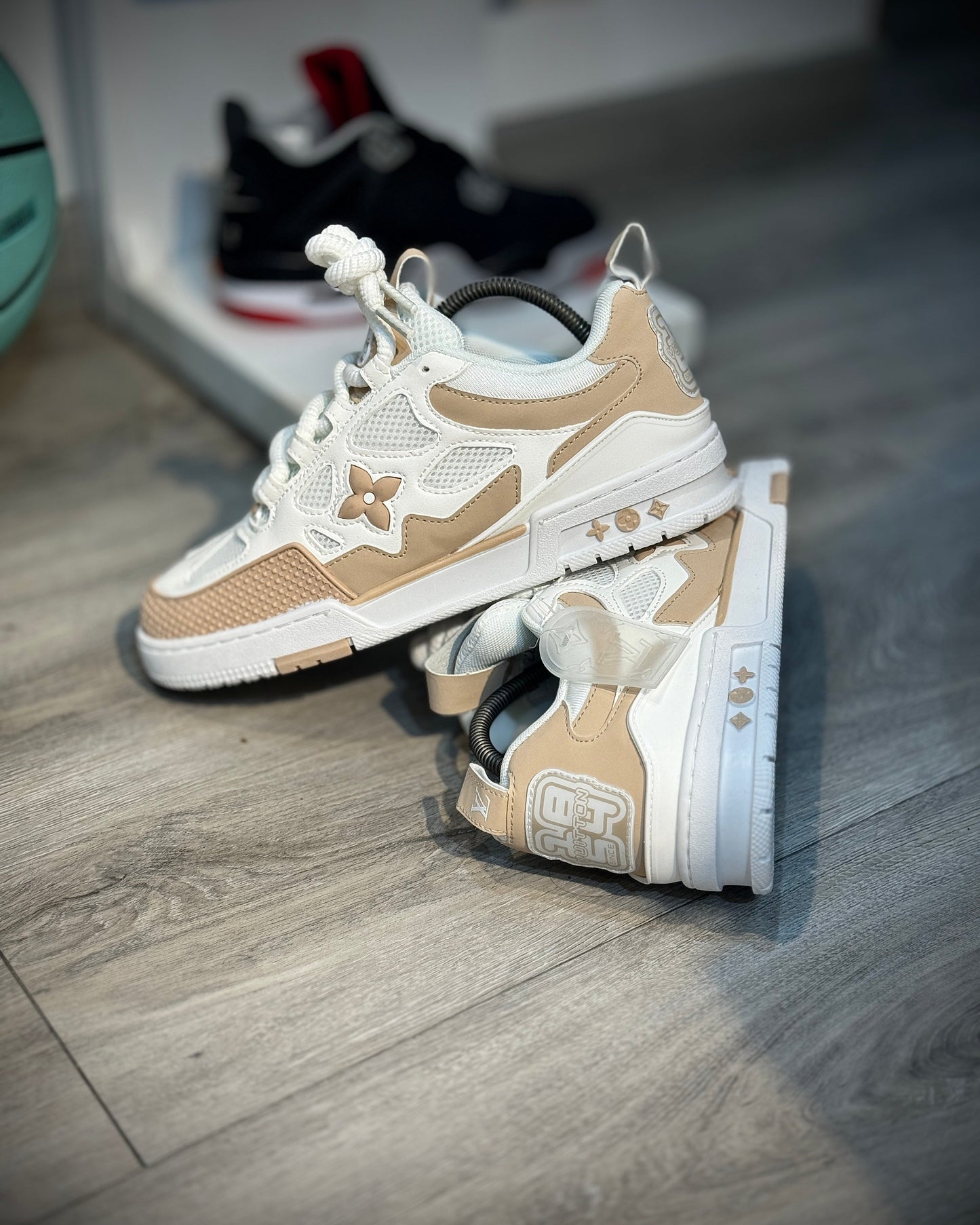 Louis Vuitton Skate Beige