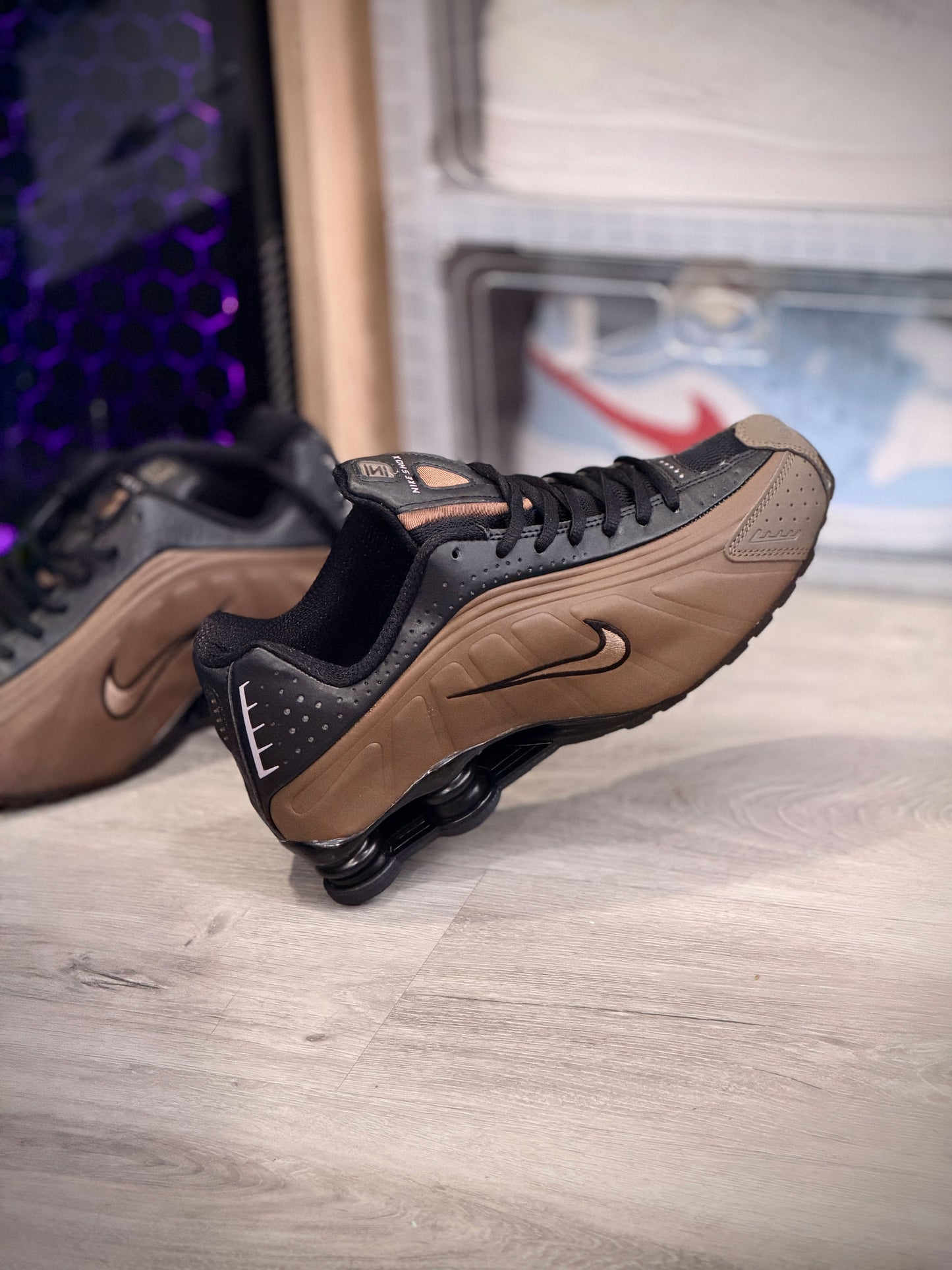 Nike shox cafe
