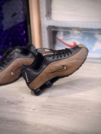 Nike shox cafe