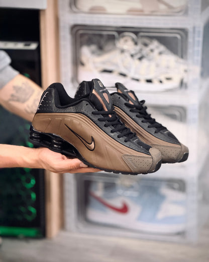 Nike shox cafe