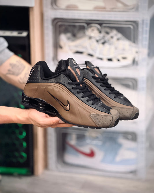 Nike shox cafe
