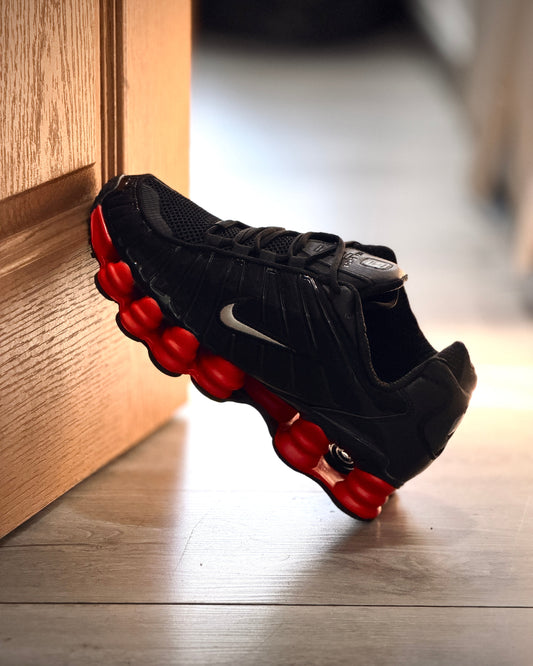 Nike shox negra roja