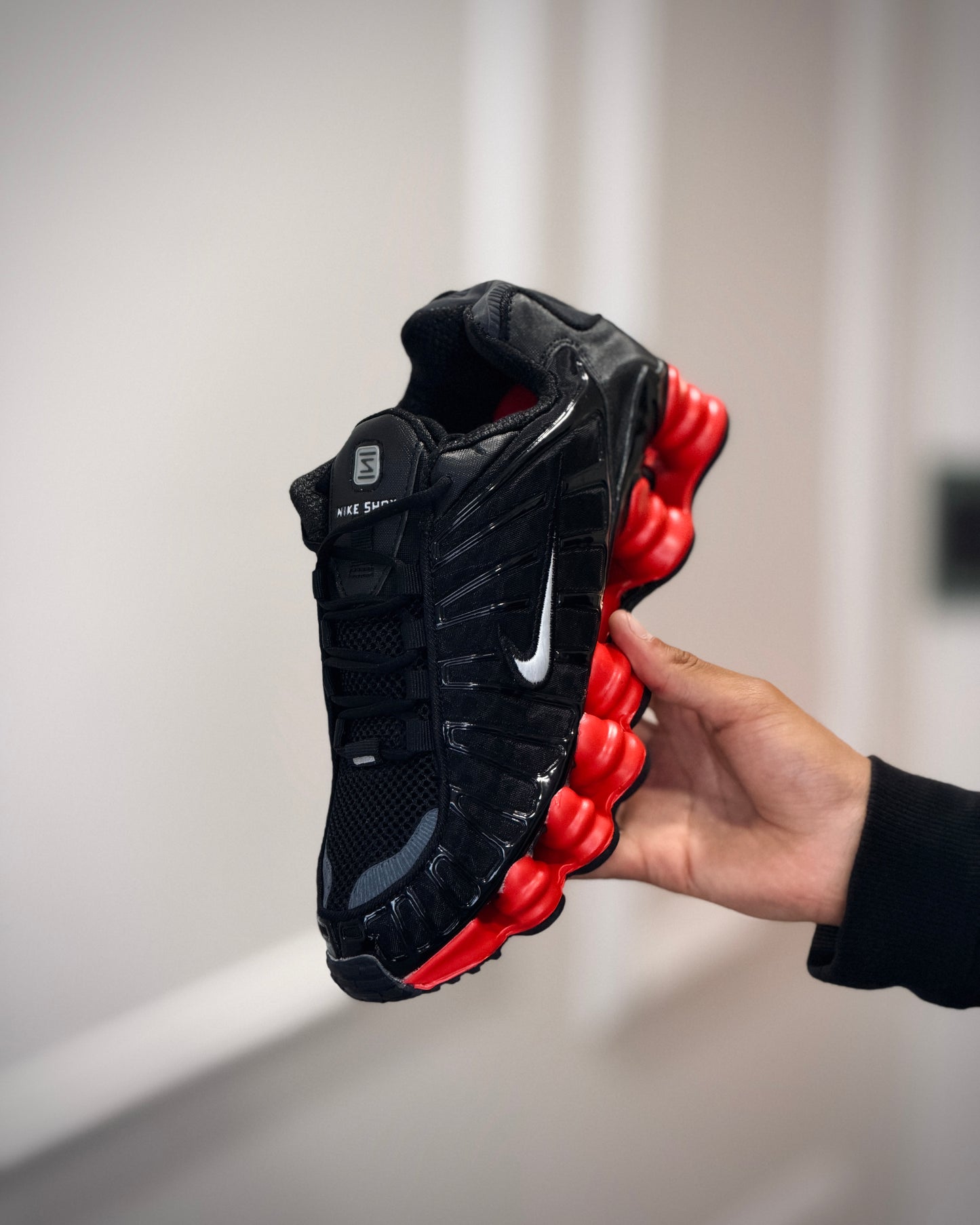 Nike shox negra roja