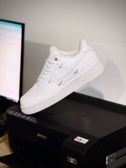 Nike force 1 pair of white