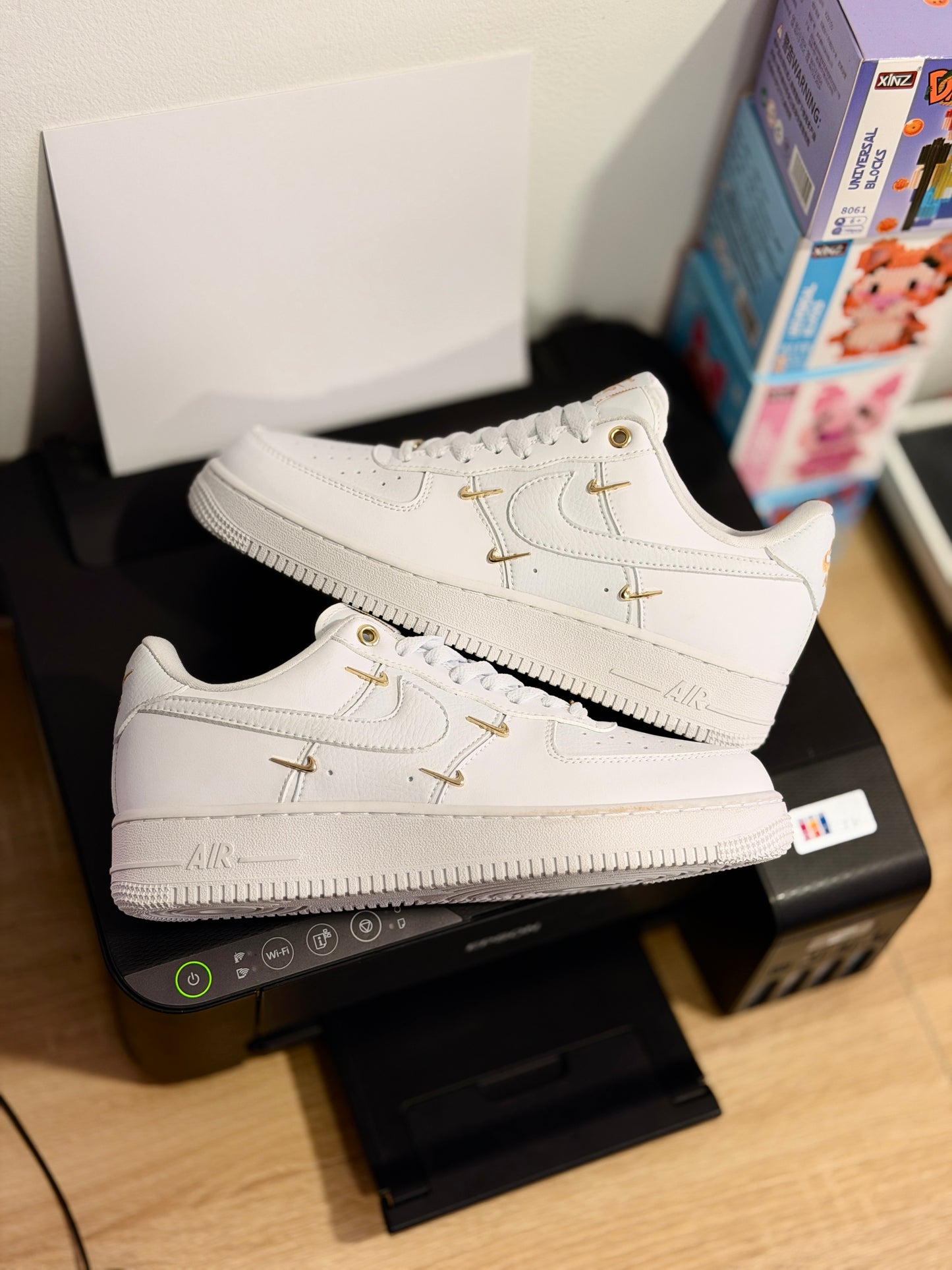 Nike force 1 pair of white