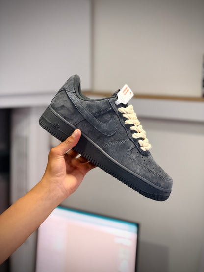 Nike force 1 gamuza gris