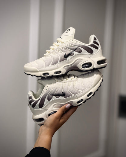 Nike tn ligth orewood brown y soft pearl