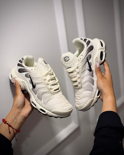 Nike tn ligth orewood brown y soft pearl