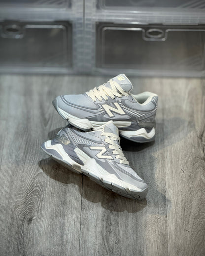 New Balance 9060 Plateada