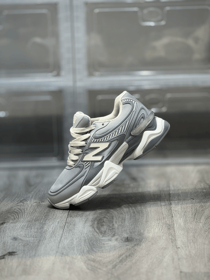 New Balance 9060 Plateada