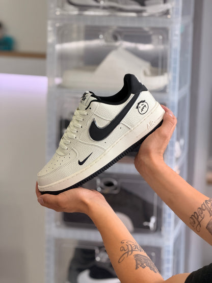 Nike force 1 beige chulo negro