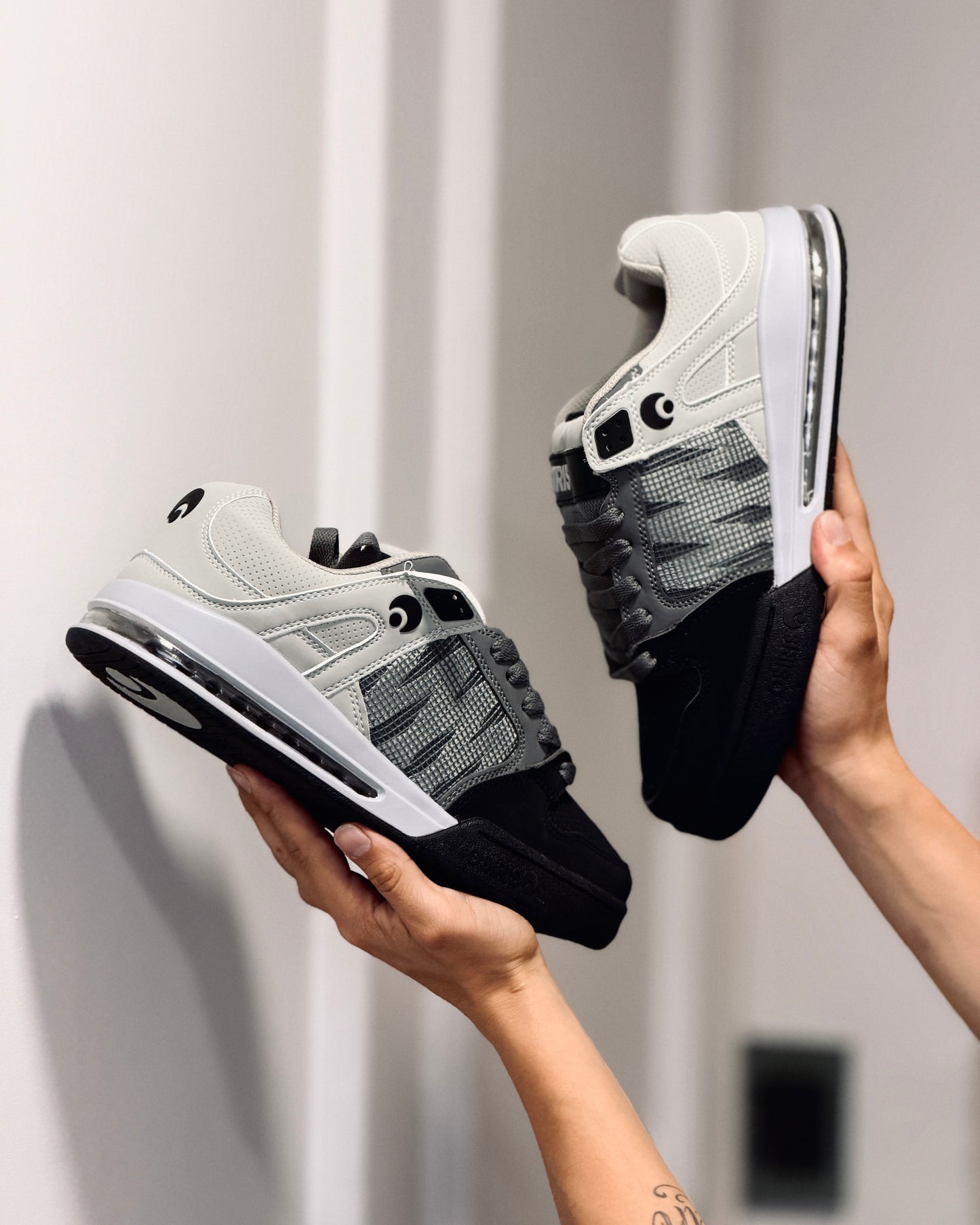 Osiris pixel negro gris