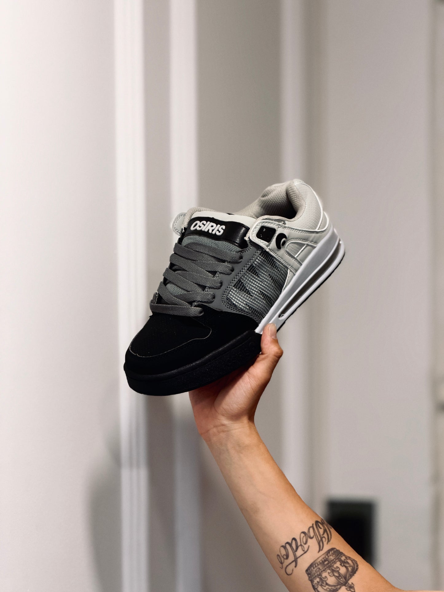 Osiris pixel negro gris