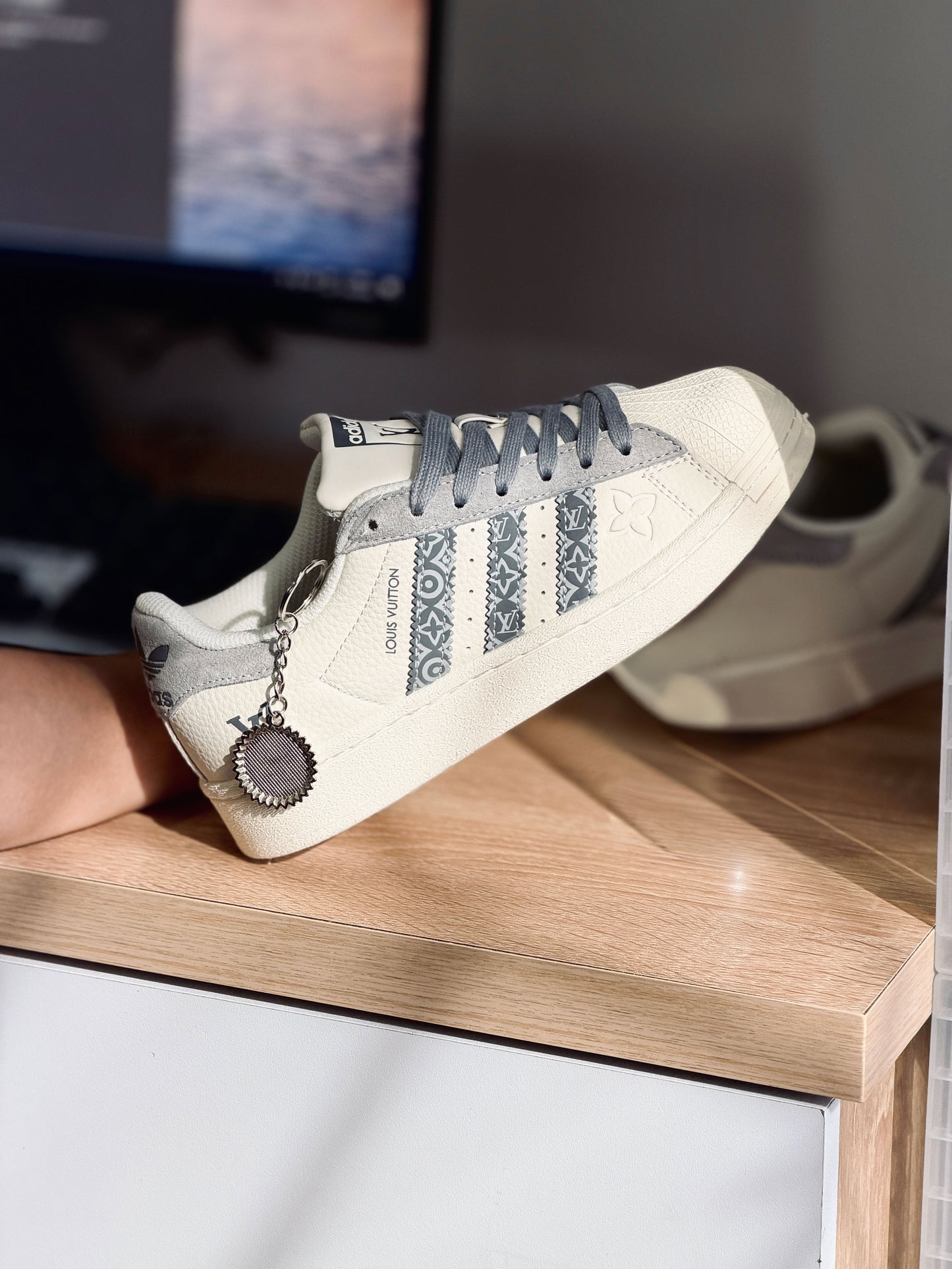 Adidas super star - louis vuitton