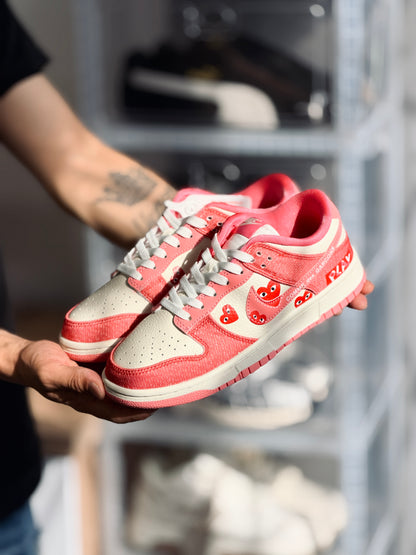 Nike sb dunk low stranger love