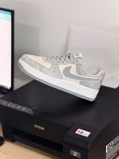 Nike force 1 gris gamuza