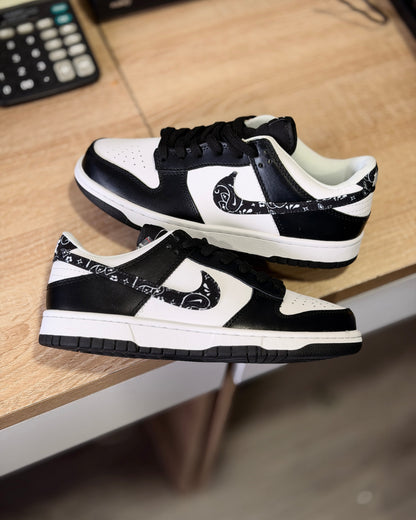 Nike dunk low essential paisley blanco negro