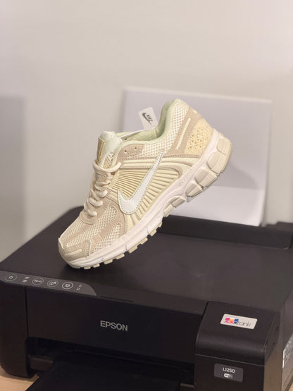 Nike zoom vomero 5 beige