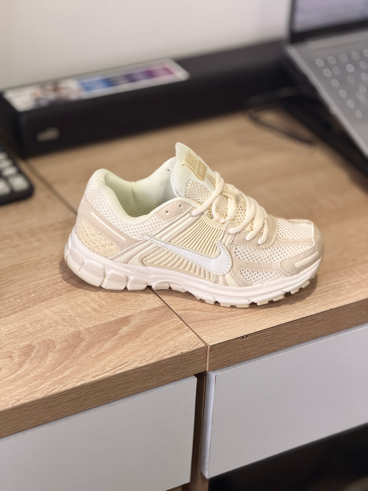 Nike zoom vomero 5 beige
