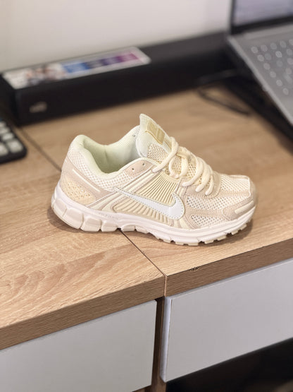 Nike zoom vomero 5 beige