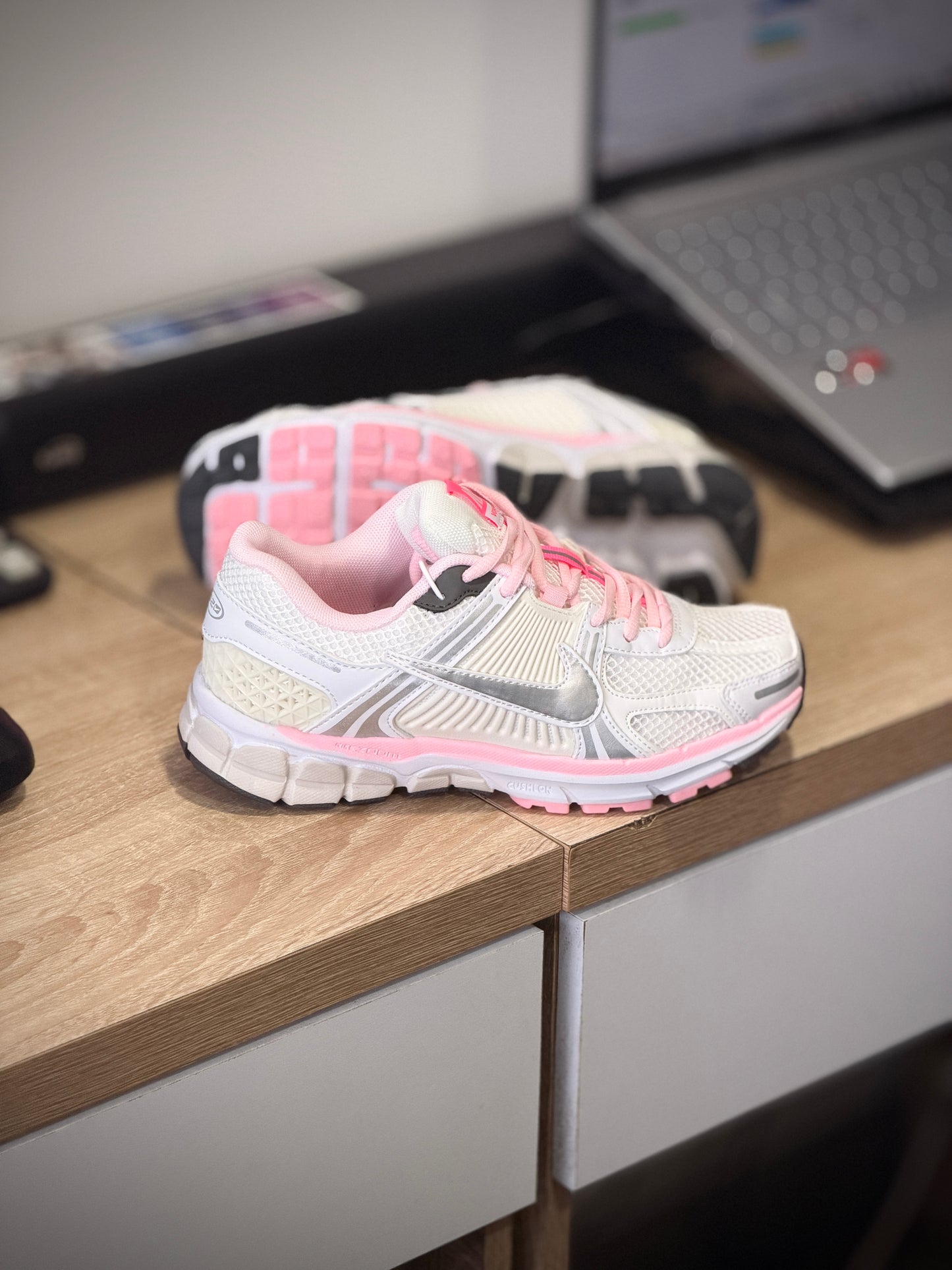 Nike zoom vomero blanco rosado