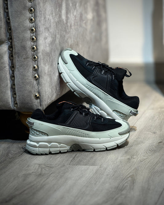 Zoom Vomero 5 Beige-Negro
