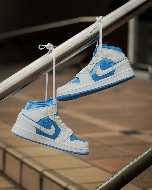 Air Jordan Retro 1 High Charol Blanco-Azul