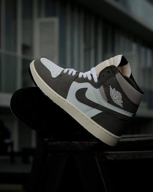 Air Jordan Retro 1 High Gris Oscuro