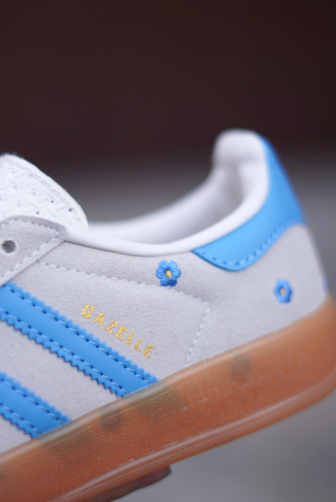 Gazelle Indoor Light Blue Floral