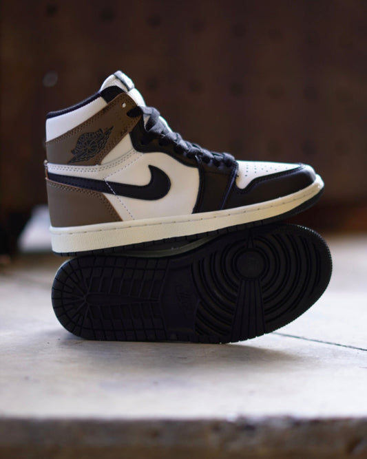 Air Jordan Retro 1 Mid Cafe-Negro