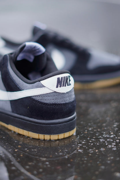 Sb Dunk Low SE "Black Grey Gum"