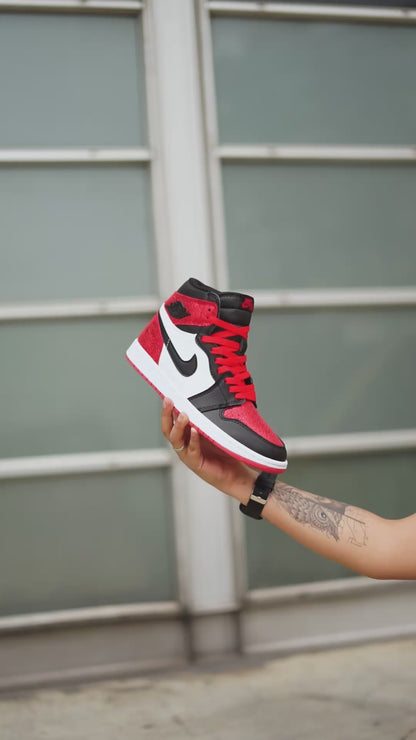 Jordan R1 high Og  roja con negro